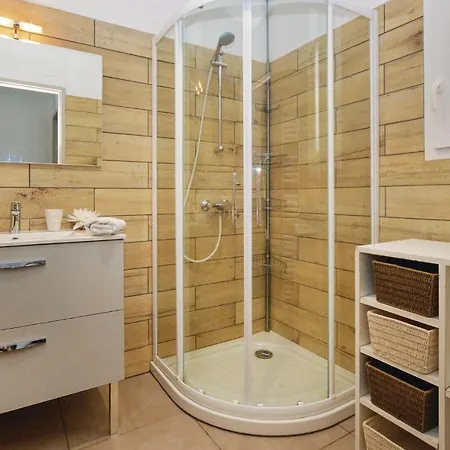 Prázdninový dům Nice In W/ Wifi, 1 Bedrooms And Outdoor Swimming Pool Solaro